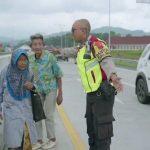 kakek nenek asal Sumedang jalan kaki di tol Cisumdawu, video viral