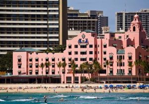 tempat wisata berwarna pink Hotel Royal Hawaiian
