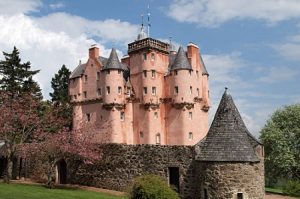 tempat wisata berwarna pink Kastil Craigievar