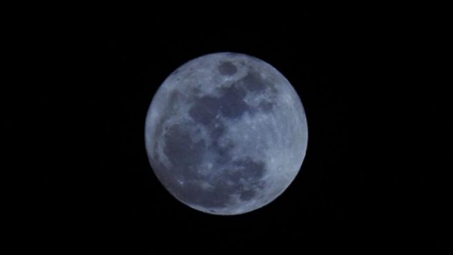Fenomena Blue Moon terjadi pada akhir bulan Agustus