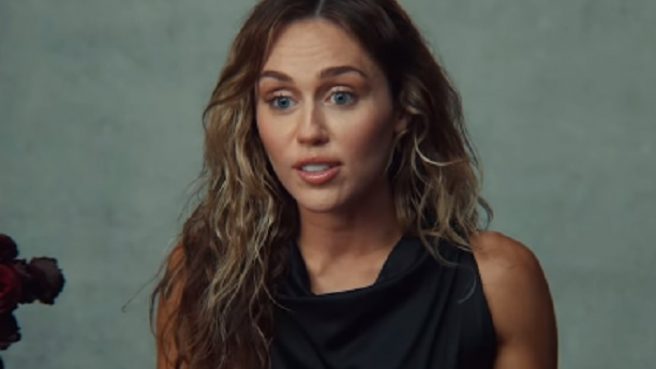 Miley Cyrus Menceritakan Masa Lalunya Lewat Serial TikTok