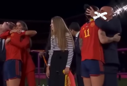 Luis Rubiales mencium bibir Jennifer Hermoso di podium Piala Dunia Wanita 2023