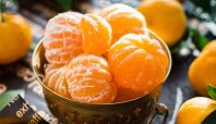 bukan jeruk, 8 buah-buahan yang mengandung vitamin c tertinggi adalah strawberry, nanas, dan mangga.