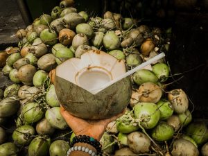 Manfaat minum air kelapa
