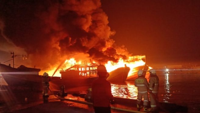 10 kapal terbakar terjadi di Muara Baru, Penjaringan, Jakarta Utara, Senin 4 September 2023 malam.