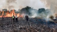 Mayat pria tua ditemukan terpanggang dalam insiden kebakaran lahan seluas 2 hektare di Legok, Kabupaten Tangerang, Senin 25 September 2023.