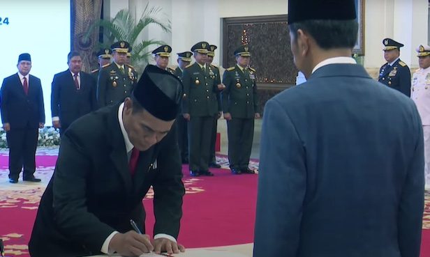 Jokowi Lantik Mentan