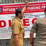 Satpol-PP segel TPA liar Tangsel