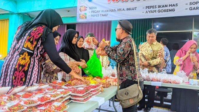 Pemerintah Kota (Pemkot) Tangerang Selatan (Tangsel) menyelenggarakan bazaar murah, Senin 2 Oktober 2023.