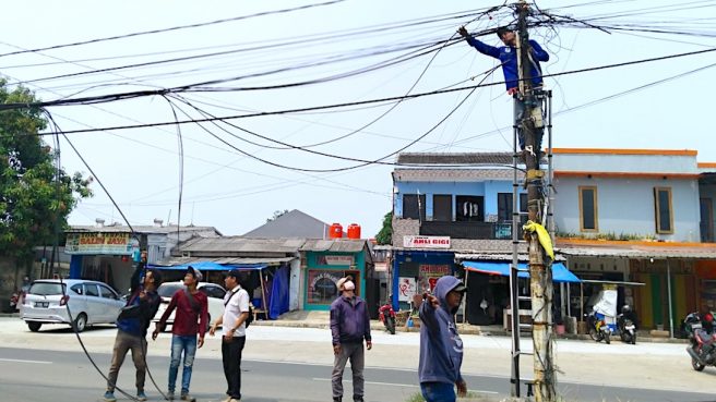 Kabel Internet semrawut di Serpong Utara