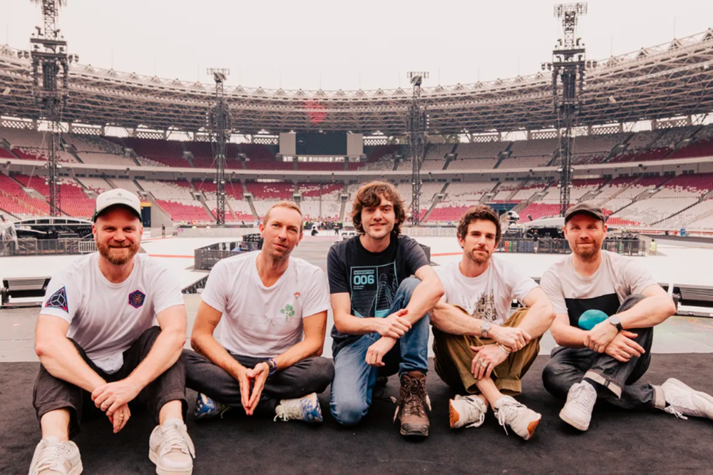 Coldplay x The Ocean Cleanup donasikan kapal pembersih sampah
