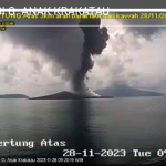 Gunung Anak Krakatau erupsi
