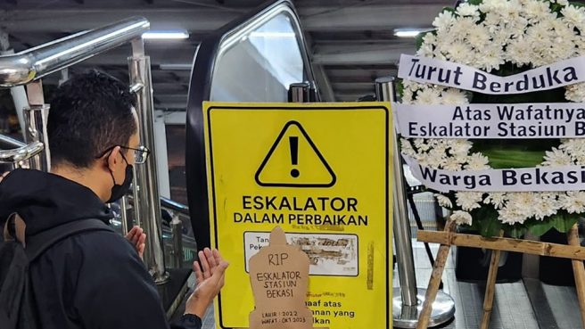 Eskalator Stasiun Bekasi Mati