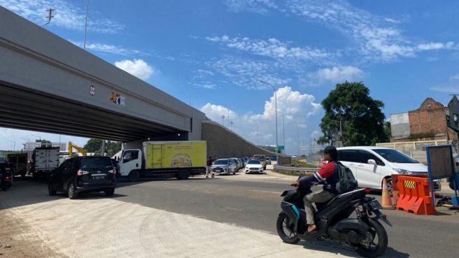Pengalihan lalu lintas di kawasan flyover Simpang Tak Sebidang (STS) di gerbang tol pamulang