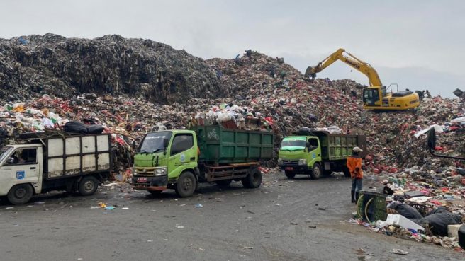 Tumpukan sampah di TPA Cipeucang