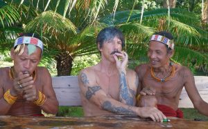 Anthony nyebat bareng warga Mentawai