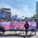 aksi demo warga di Jalan Puspitek