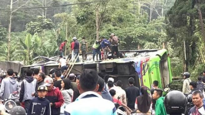 bus pariwisata kecelakaan, bus sewaan, kecelakaan bus, SMK Lingga Kencana Depok