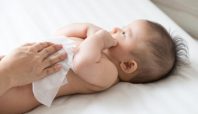Tisu basah aman untuk bayi