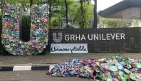 Greenpeace datangi kantor Unilever terkait sampah