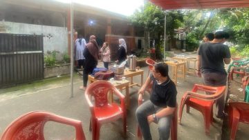 suasana duka di rumah korban kecelakaan Bukit Nusa Indah