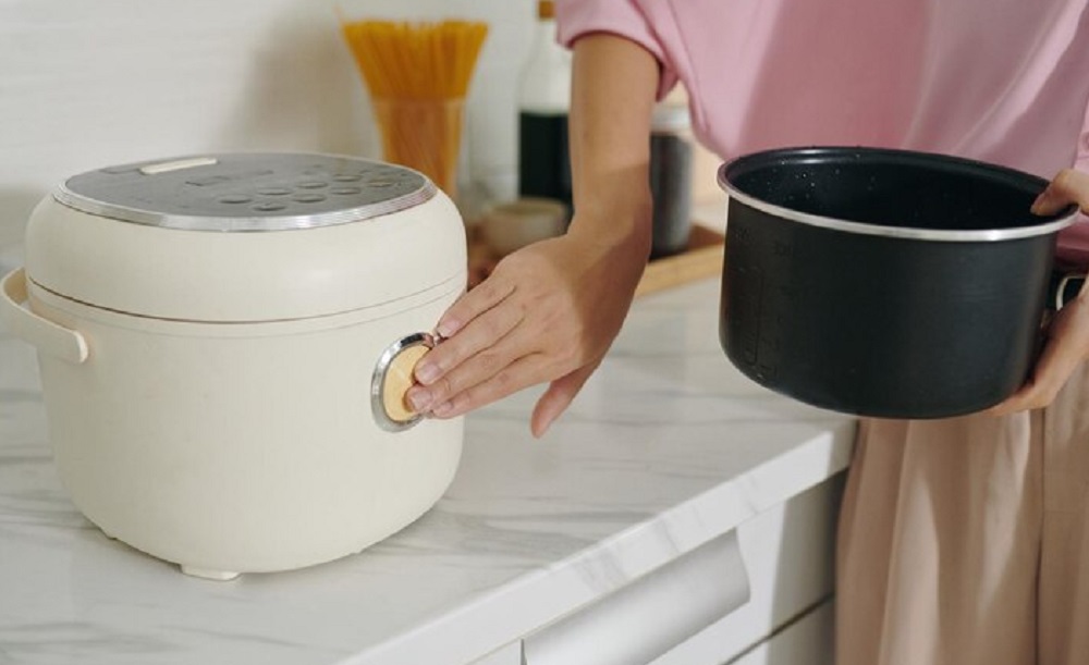 Pemerintah bagi-bagi rice cooker gratis 