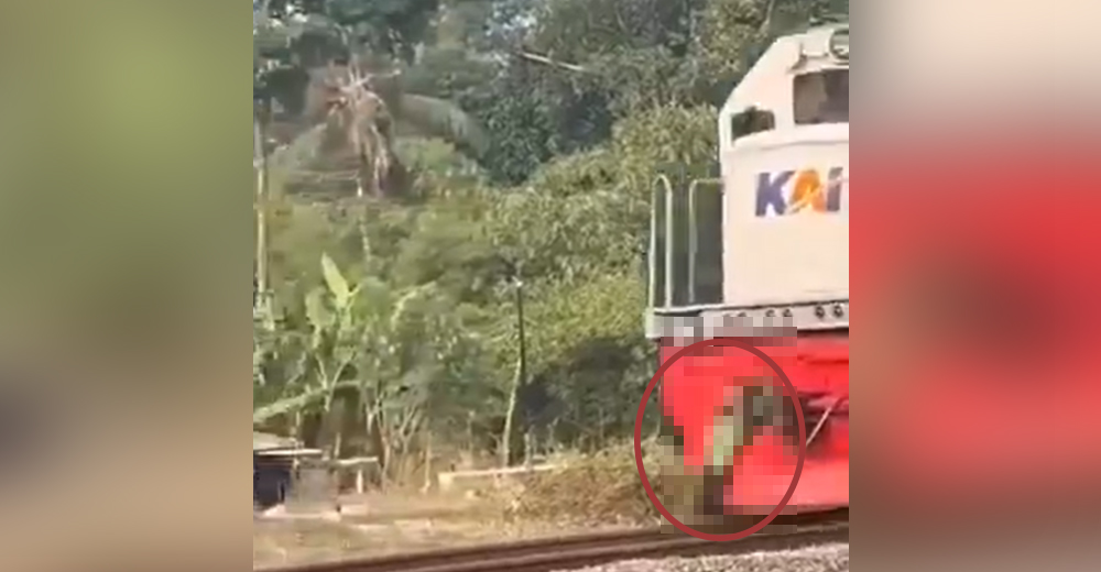 4 orang tertabrak kereta di karawang