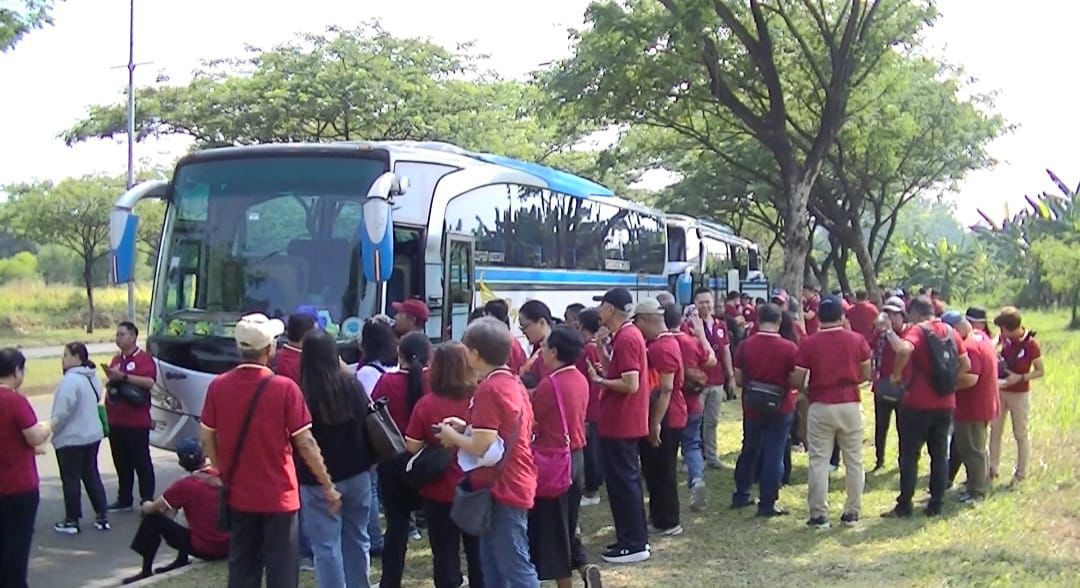 umat Katolik Tangsel datangi Misa Akbar Paus Fransiskus di GBK