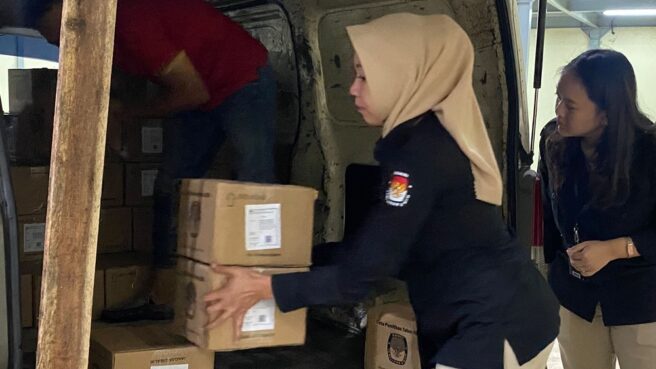 KPU Tangsel menerima logistik pilkada 2024