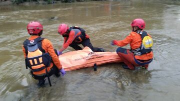 Penemuan mayat seorang pria di Sungai Cisadane