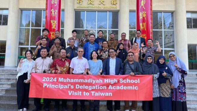 Kepsek SMA Muhammadiyah 25 Pamulang melakukan kunjungan ke Taiwan