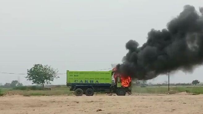 Truk tanah di Kosambi Tangerang