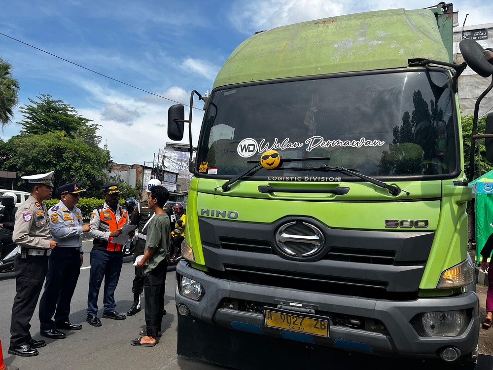 operasi razia gabungan truk