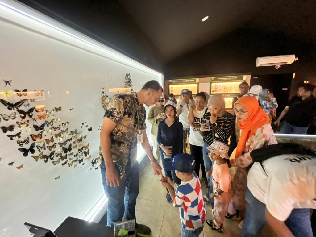 Tour Experience Aviary Park Bintaro