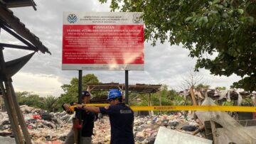 penyegelan tempat pembuangan sampah ilegal