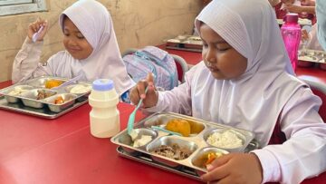 makan bergizi gratis pada sekolah di Ciputat Timur