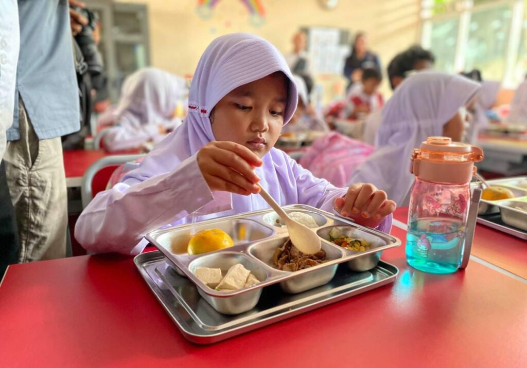 makan bergizi gratis pada sekolah di Tangsel