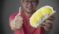 Cara makan durian