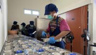 Situasi operasional di dapur Badan Gizi Nasional yang berada di Kecamatan Serpong, Tangsel. Foto: Andre Pradana/Tangselife