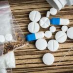 penjual obat terlarang