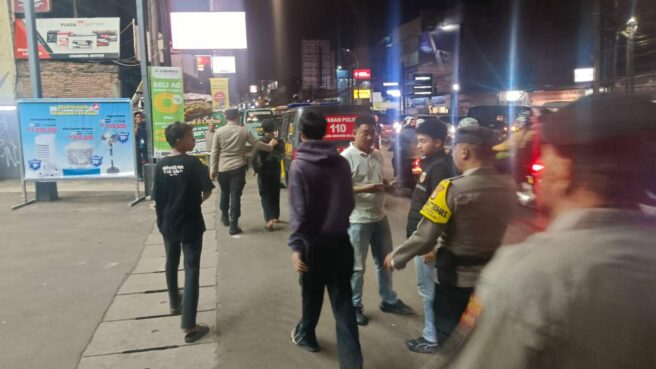 Polsek Ciputat Timur mengamankan 6 orang pak ogah yang diduga membuat resah pengendara. Foto: Polsek Ciputat Timur
