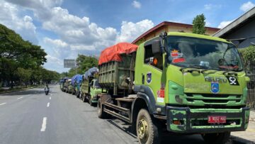 Truk pengangkut sampah Kota Tangsel