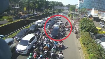 Kecelakaan beruntun yang terjadi di jalan Letnan Sutopo, Kecamatan Serpong, Tangsel. Foto: tangkapan layar