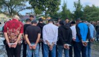 Pihak Kepolisian menangkap belasan orang dalam kasus pendudukan lahan BMKG di Tangsel, Sabtu (24/5). Foto: Andre Pradana/Tangselife