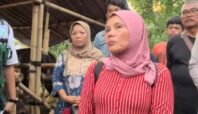 Berjualan di Lahan BMKG Tangsel, Pedagang Mengaku Bayar Jutaan Rupiah ke Ketua GRIB Tangsel 4 Penjual hewan kurban yang membuka lapak di lahan BMKG Tangsel, Ina Wahyuningsih. Foto: Andre Pradana/Tangselife