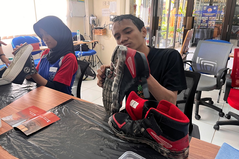 Universitas Paramadina menggelar Workshop Shoecare Inklusif bagi penyandang disabilitas.