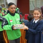 SWA dan Gojek salurkan 50.000 buku tulis kepada anak-anak ojol