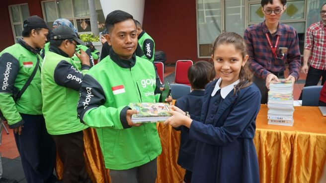 SWA dan Gojek salurkan 50.000 buku tulis kepada anak-anak ojol