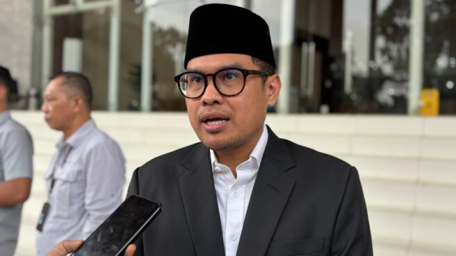 Wakil Walikota Tangsel, Pilar Saga Ichsan, seusai menghadiri rapat paripurna di DPRD Tangsel, Kamis (19/6). Foto: Andre Pradana/Tangselife