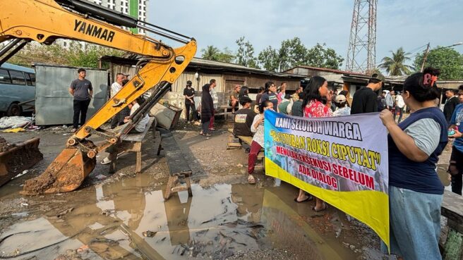 Pembongkaran bangunan liar di Roxy Ciputat